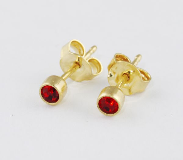 Sárga arany bedugós szoliter piros köves fülbevaló